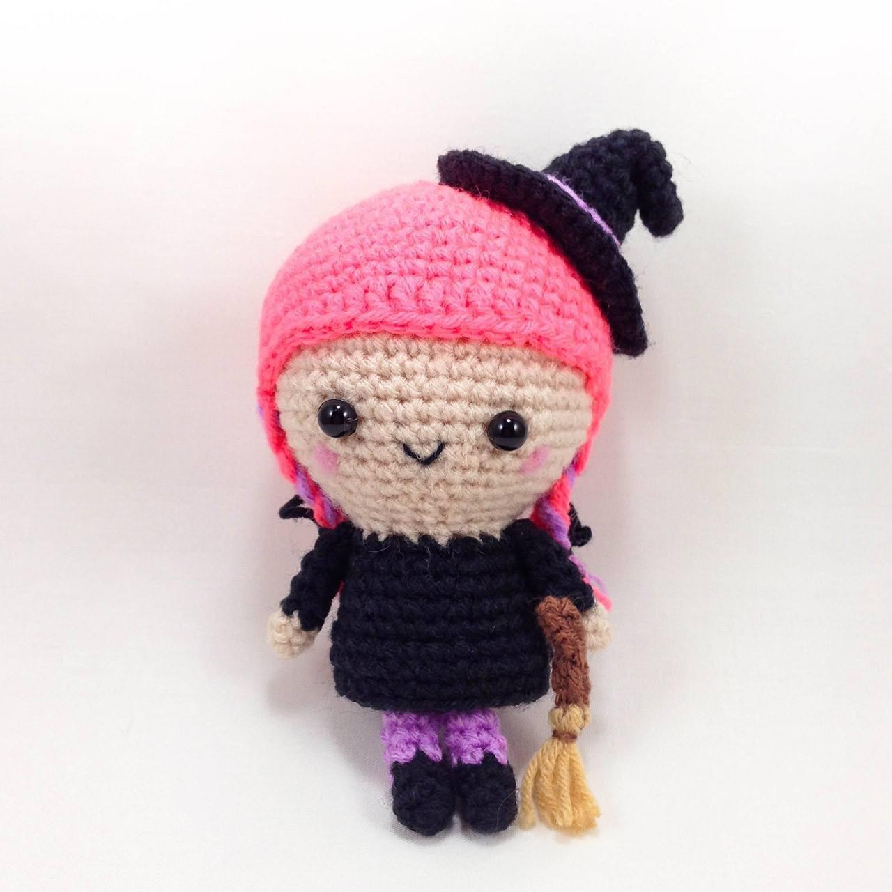 Flo the witch amigurumi